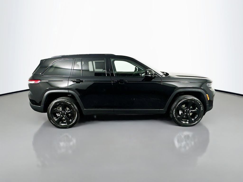 New 2025 Jeep Grand Cherokee Altitude AWD/4WD image 8