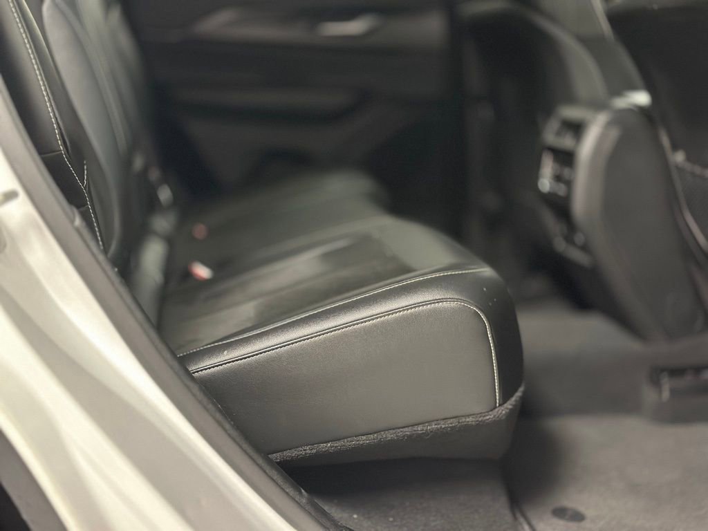 Used 2023 Jeep Grand Cherokee Altitude image 23