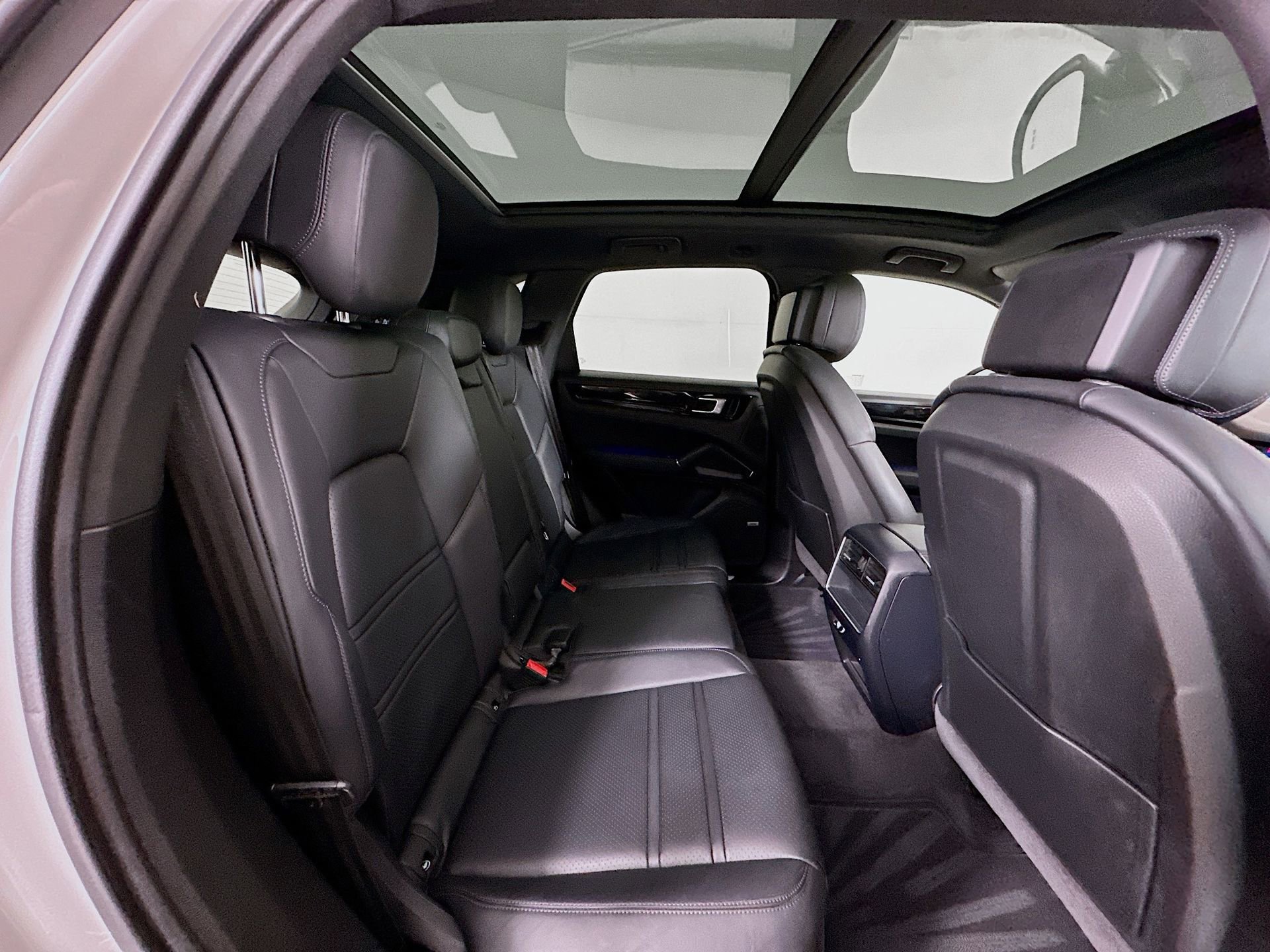Used 2021 Porsche Cayenne AWD/4WD image 30
