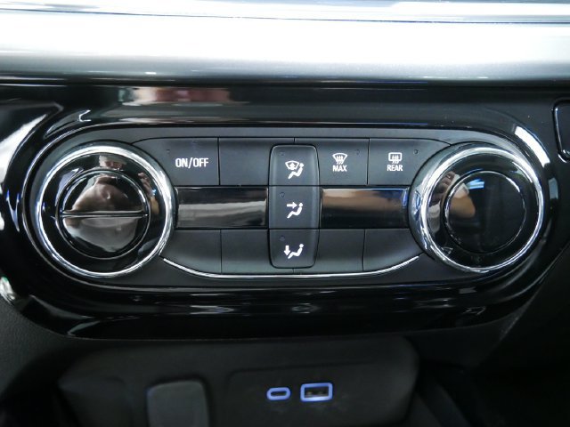 Used 2025 Chevrolet Trax LT FWD image 30