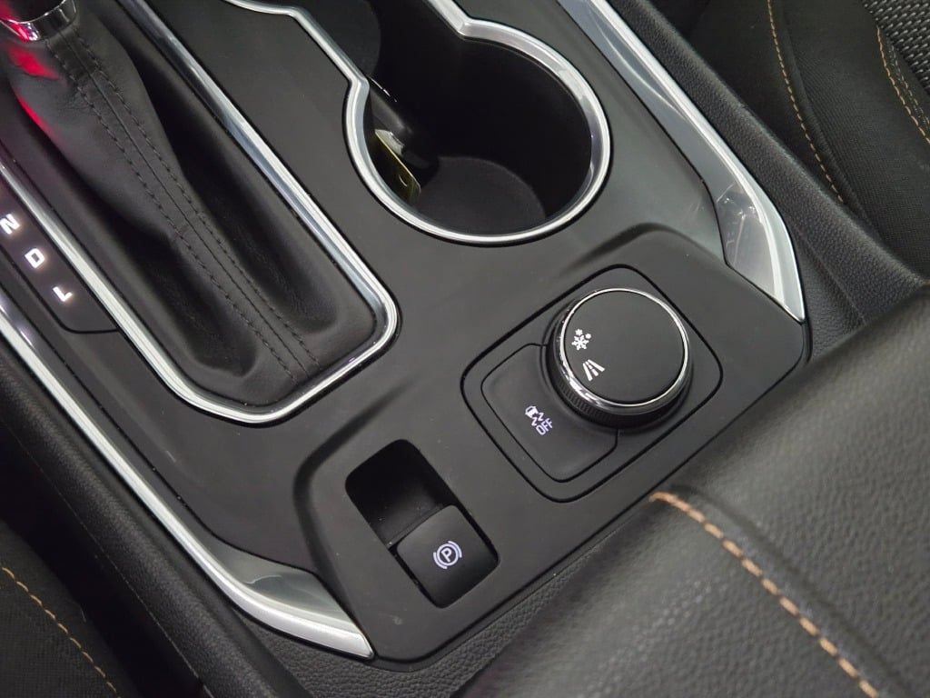 Certified 2019 Chevrolet Traverse LT FWD image 31