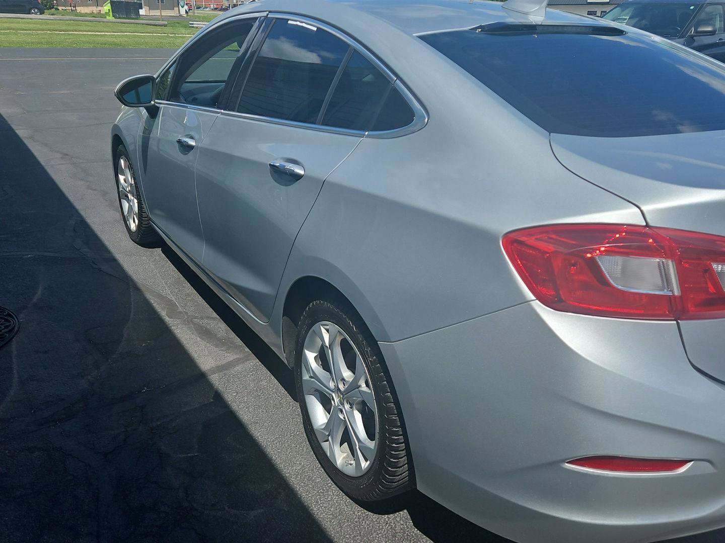 Used 2017 Chevrolet Cruze Premier FWD image 6