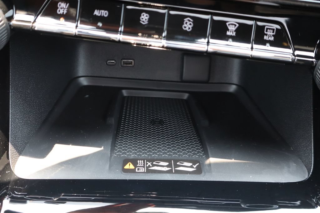 New 2026 Chevrolet Traverse High Country w/ LPO, Floor Liner Package AWD/4WD image 13