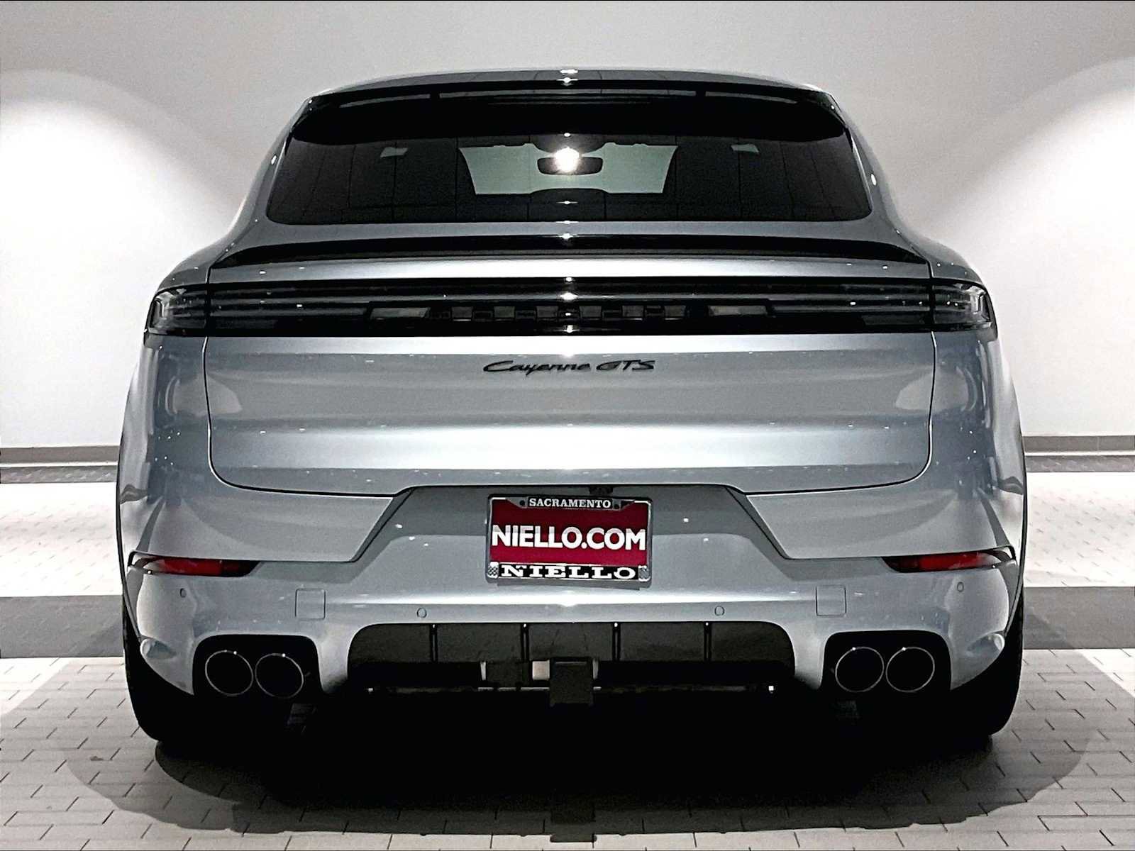 Used 2025 Porsche Cayenne GTS image 9