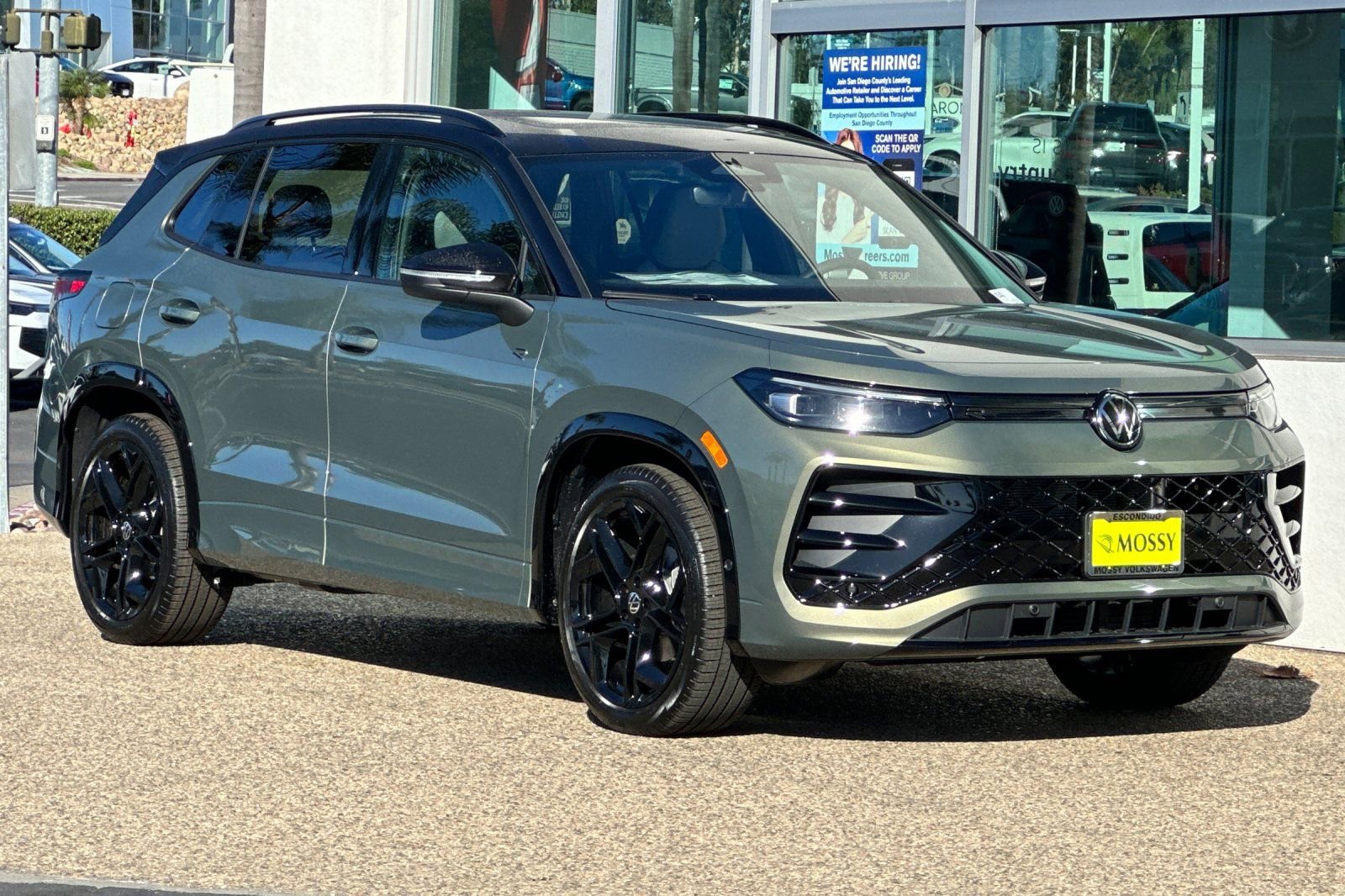 New 2026 Volkswagen Tiguan SE R-Line image 2