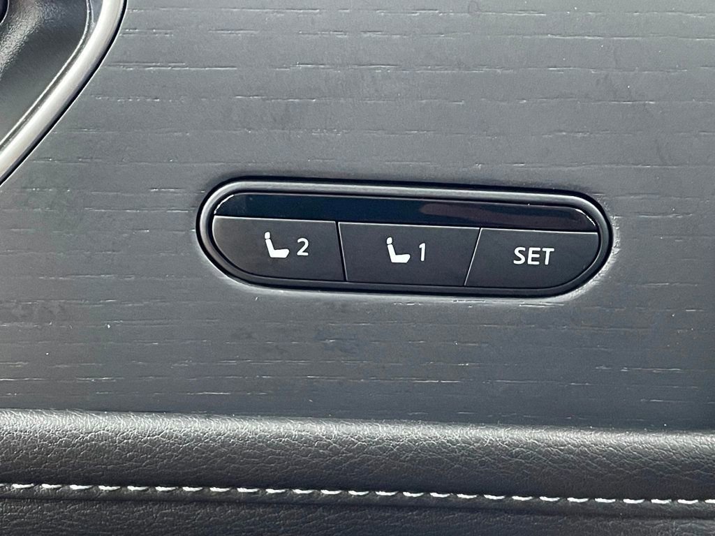 Used 2025 INFINITI QX80 Sensory image 16