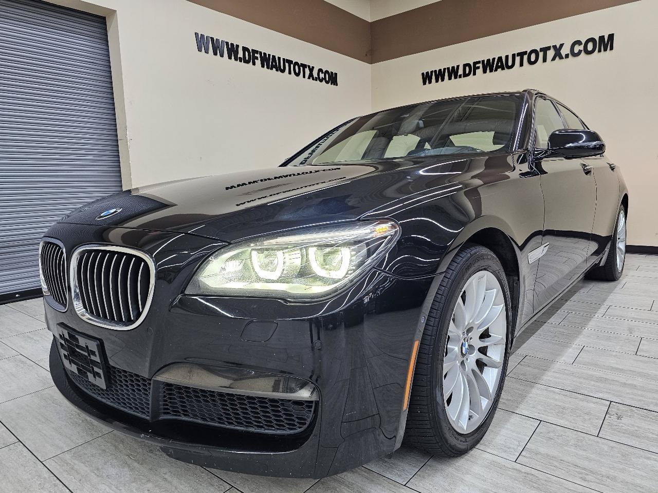 Used 2015 BMW 750i w/ M Sport Edition RWD image 2