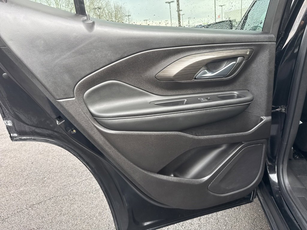 Used 2024 GMC Terrain SLT image 16