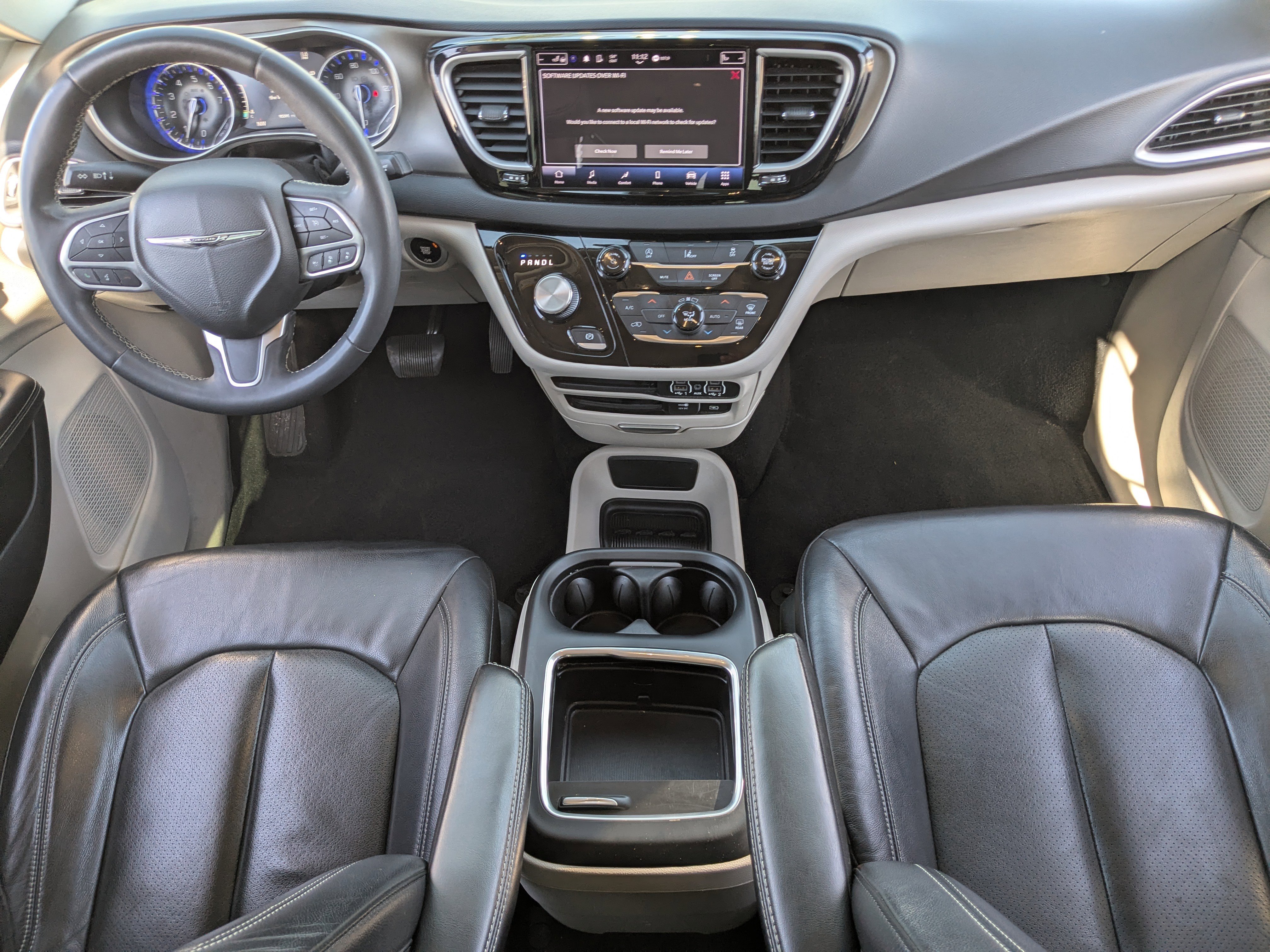 Used 2022 Chrysler Pacifica Touring-L image 13