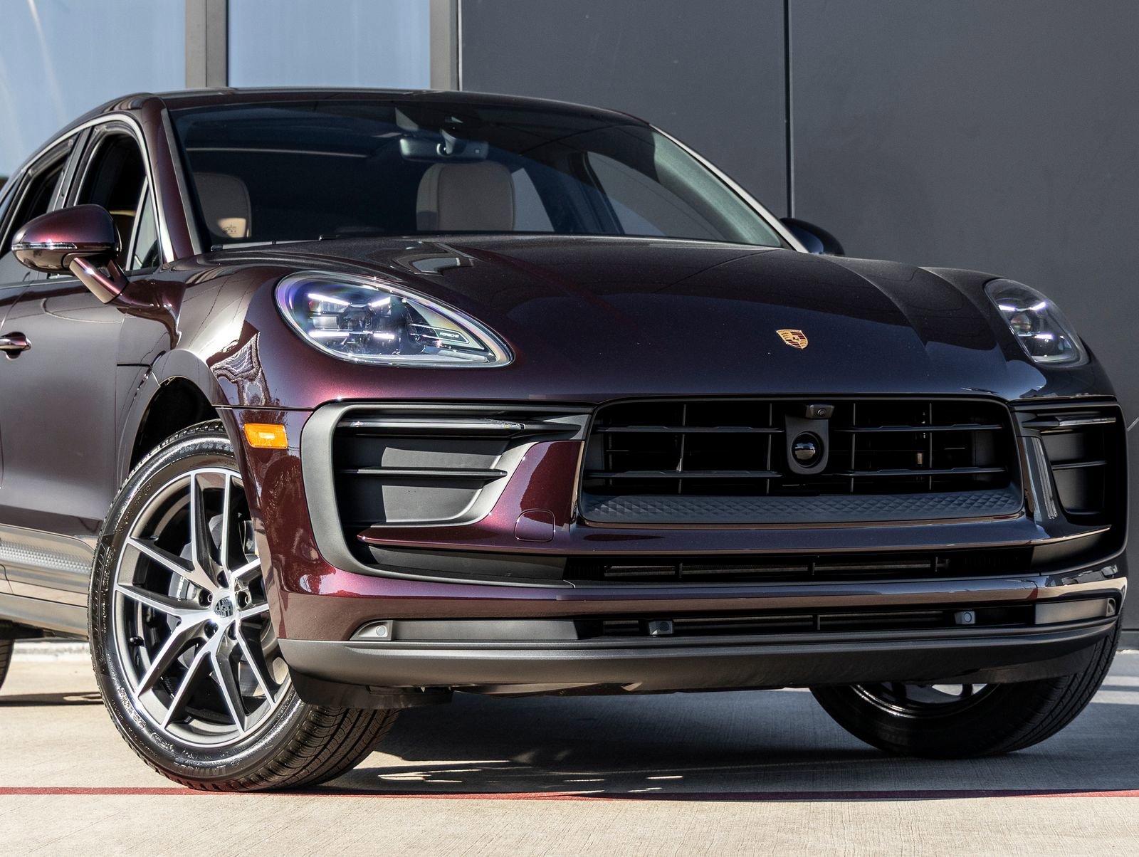 Certified 2026 Porsche Macan AWD/4WD image 9