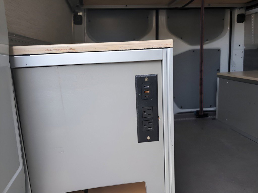 Used 2021 Freightliner Sprinter 2500 image 23