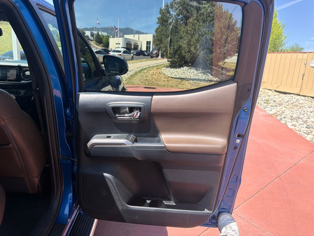 Used 2016 Toyota Tacoma Limited w/ Towing Package AWD/4WD image 24