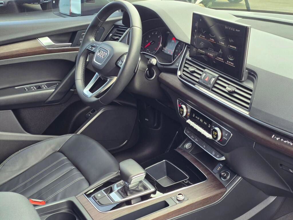 Used 2023 Audi Q5 2.0T Premium w/ Convenience Package image 29