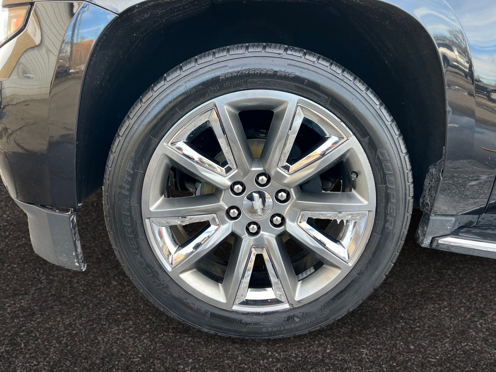 Used 2019 Chevrolet Suburban Premier image 14