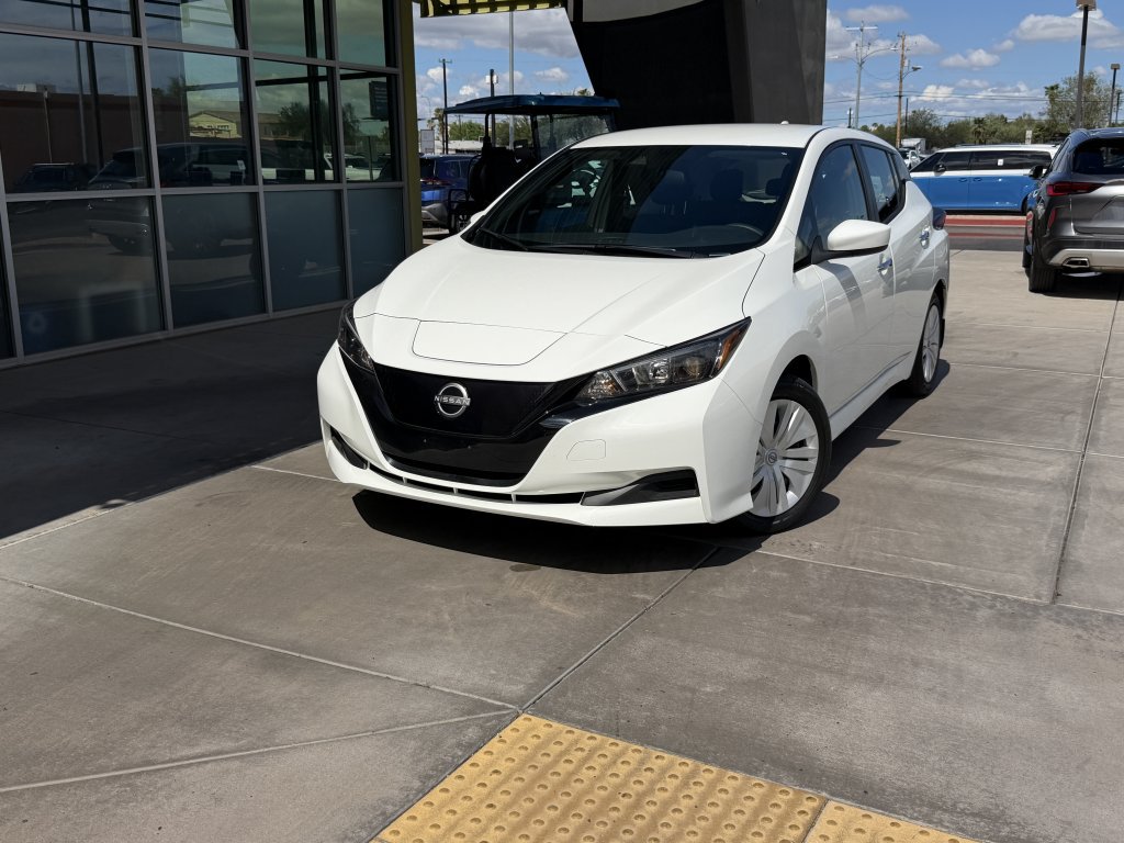 Used 2025 Nissan Leaf S FWD image 2