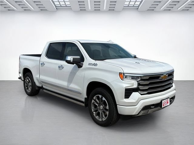 Used 2024 Chevrolet Silverado 1500 High Country w/ Technology Package AWD/4WD image 2
