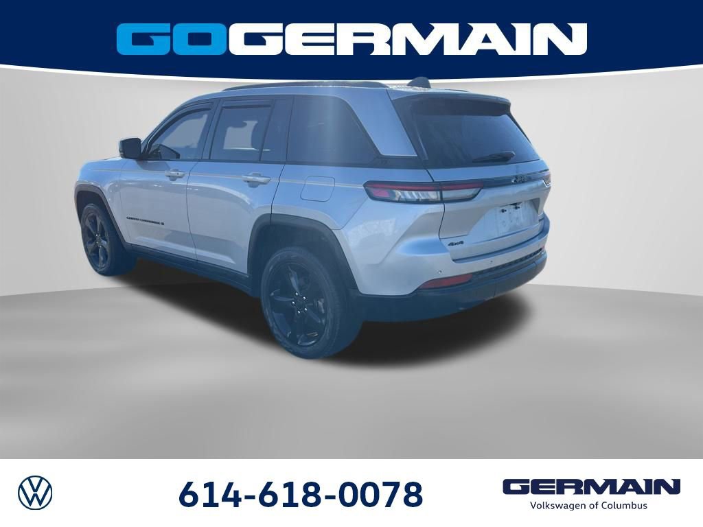 Used 2024 Jeep Grand Cherokee Limited w/ Black Appearance Package image 5