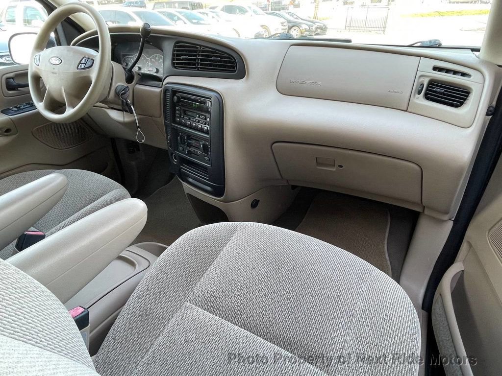 Used 2002 Ford Windstar LX FWD image 16