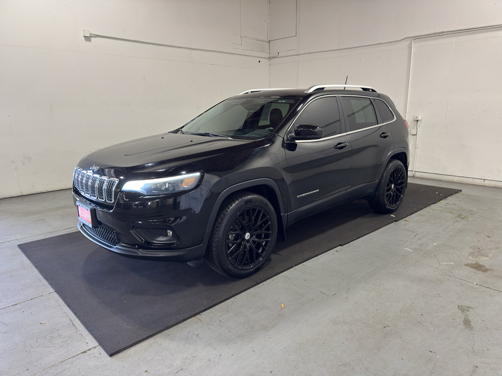 Used 2019 Jeep Cherokee Latitude Plus w/ Comfort/Convenience Group AWD/4WD image 17