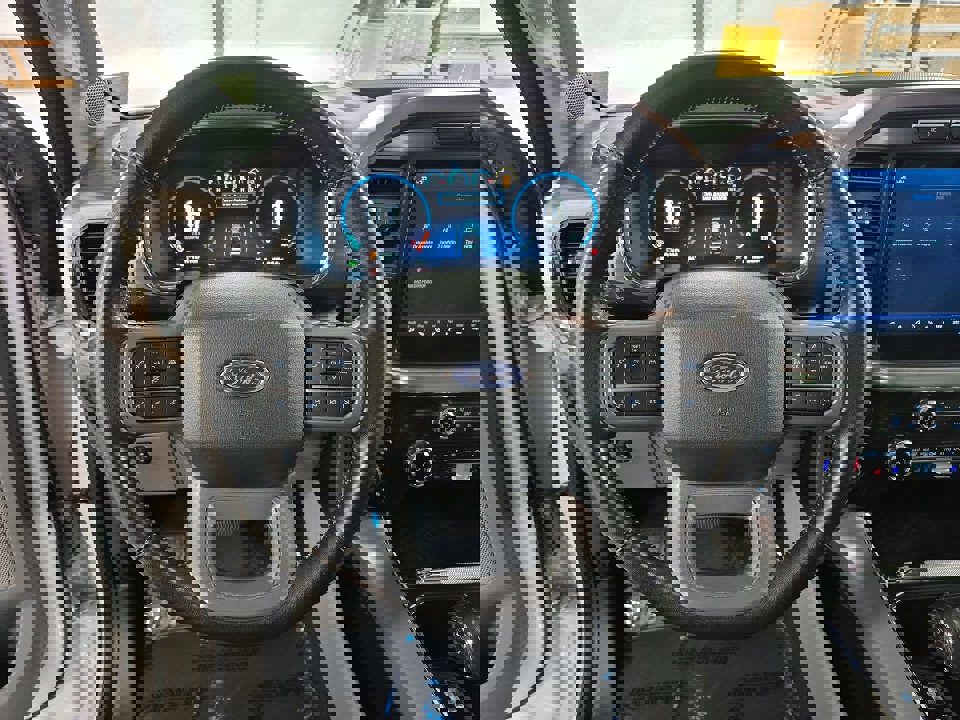 Used 2023 Ford F150 Lariat w/ Max Trailer Tow Package image 13