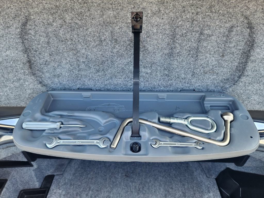 Used 2004 BMW 325Ci CI image 40