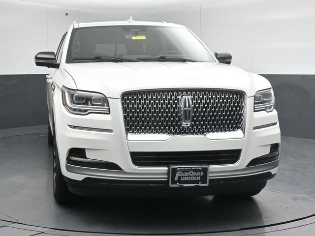 Used 2024 Lincoln Navigator Reserve image 2