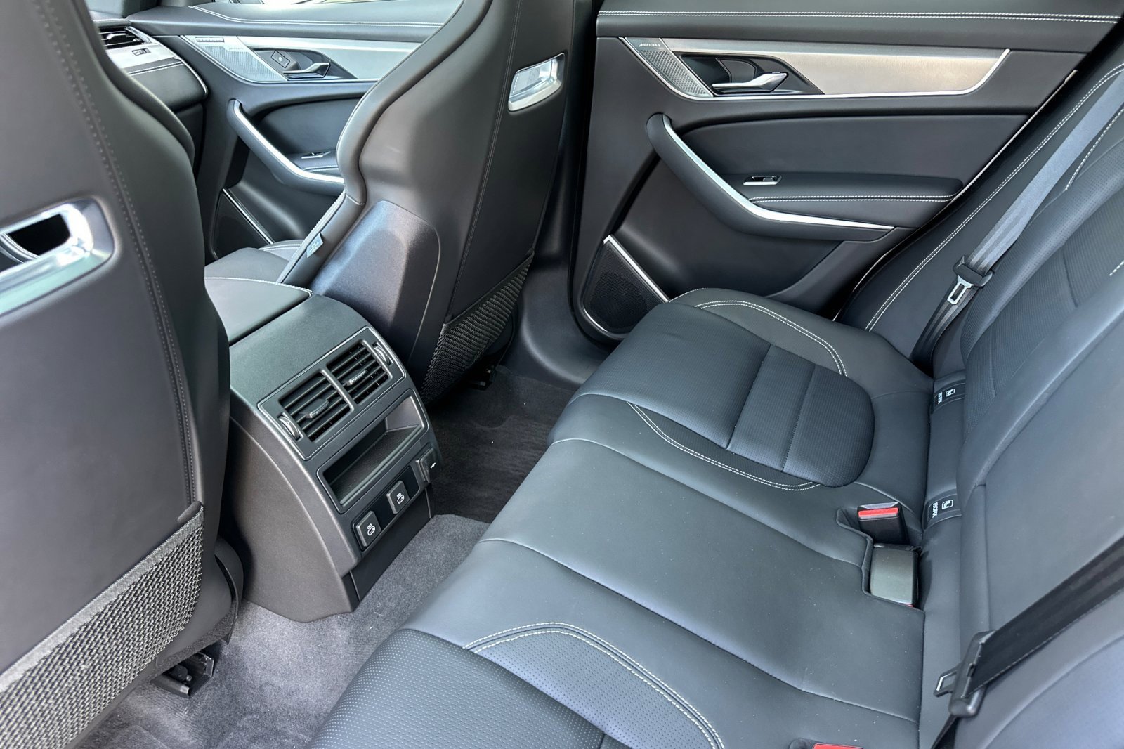 Used 2025 Jaguar F-PACE R-Dynamic S image 12