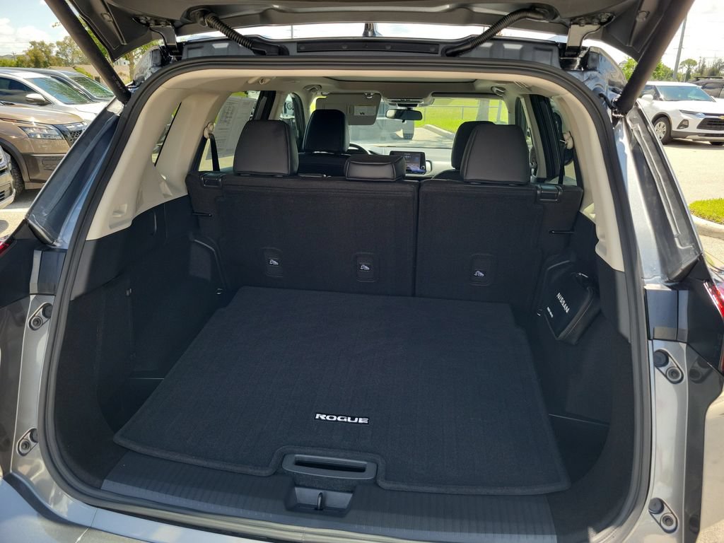 Used 2026 Nissan Rogue Dark Armor FWD image 9