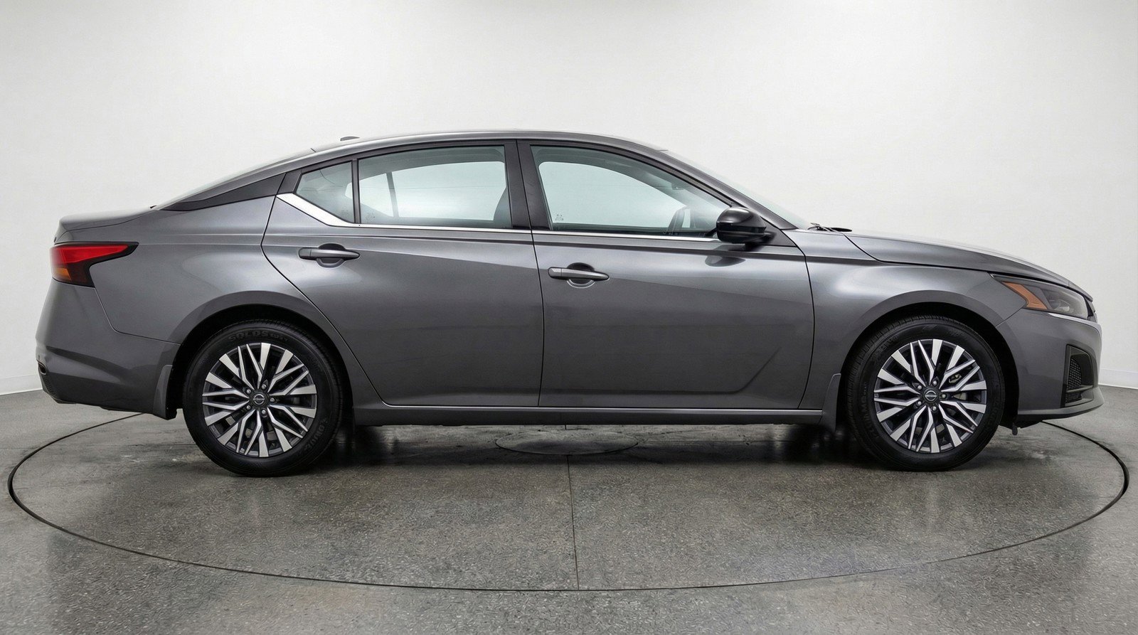 Used 2025 Nissan Altima 2.5 SV image 11