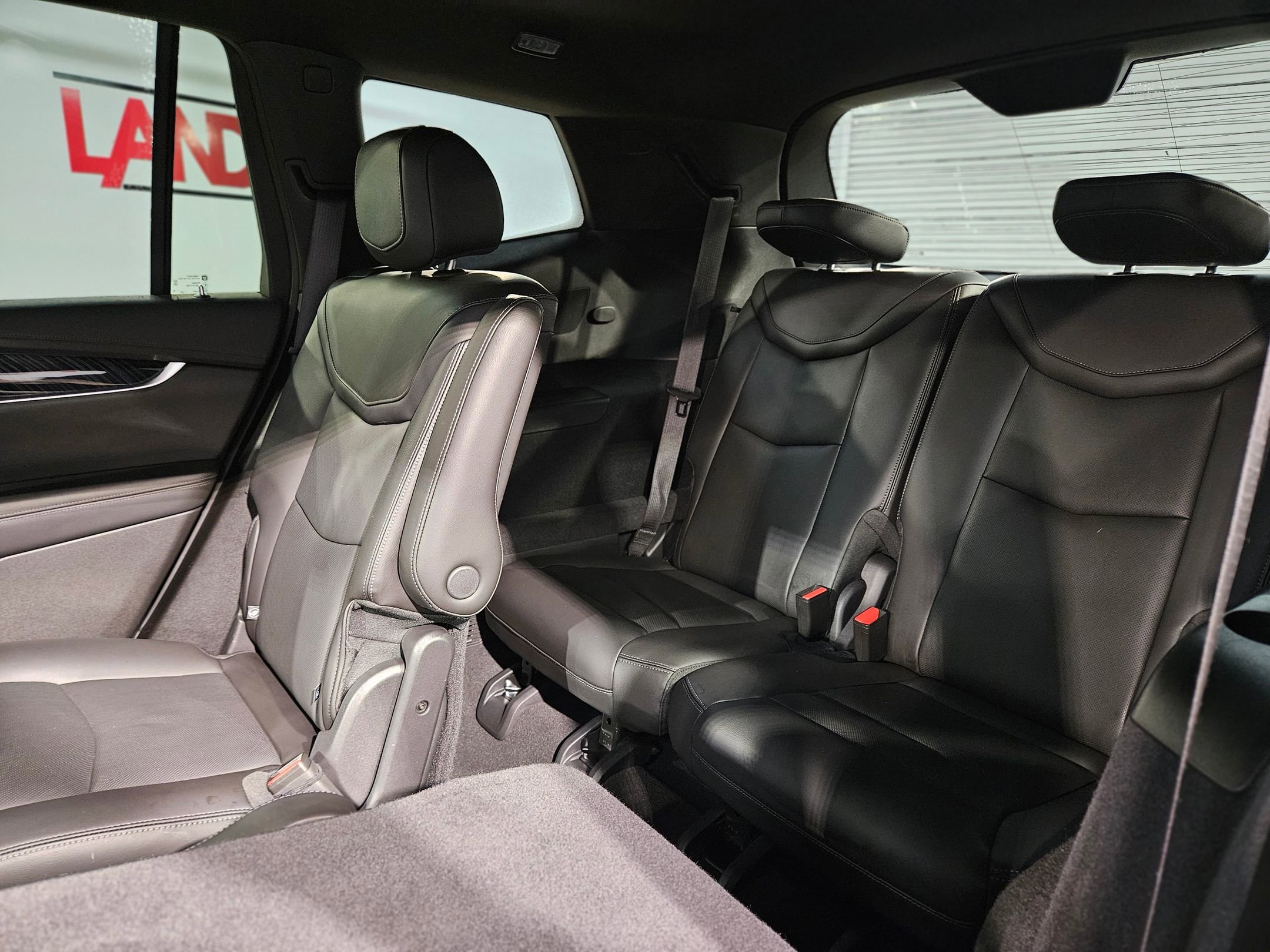 Used 2025 Cadillac XT6 Premium Luxury image 40