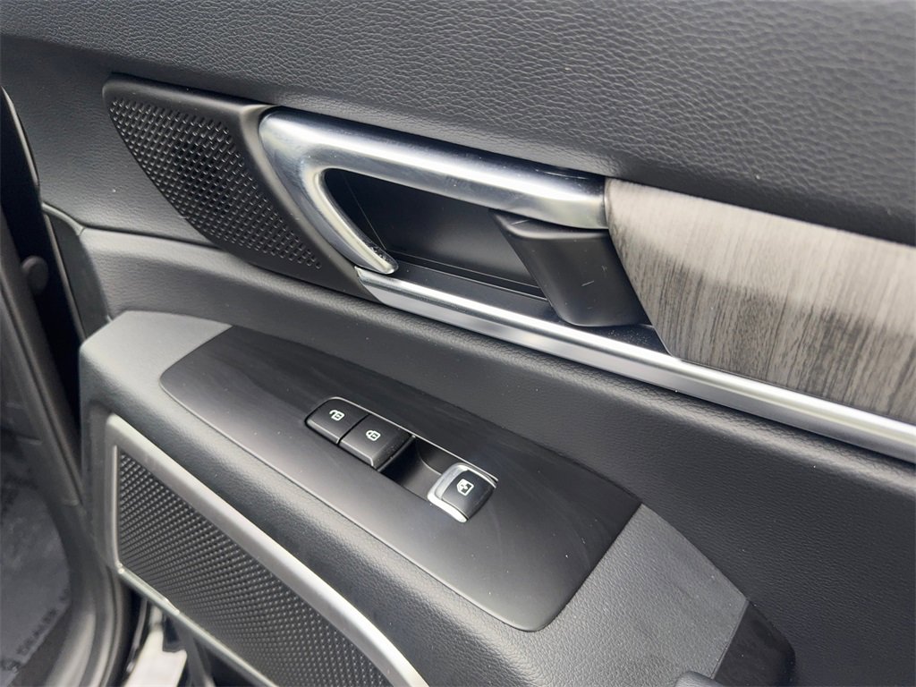 Used 2025 Kia Telluride EX w/ EX Captain's Chair Package image 52