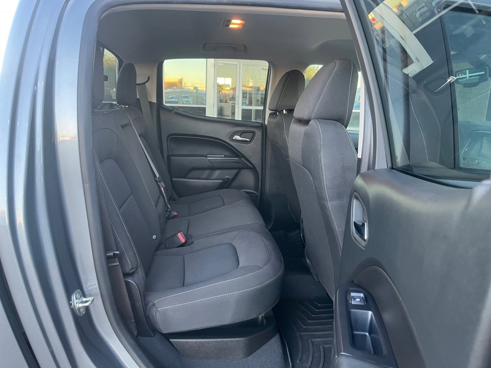 Used 2022 Chevrolet Colorado LT w/ LT Convenience Package image 18