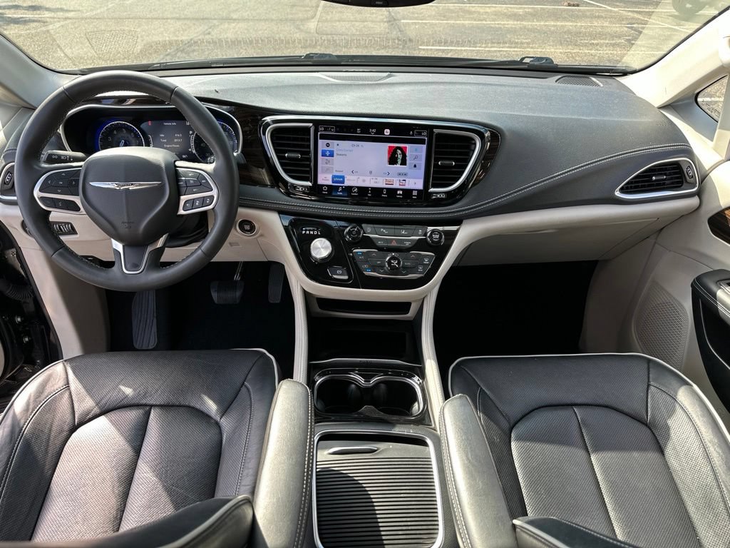 Used 2023 Chrysler Pacifica Limited FWD image 48
