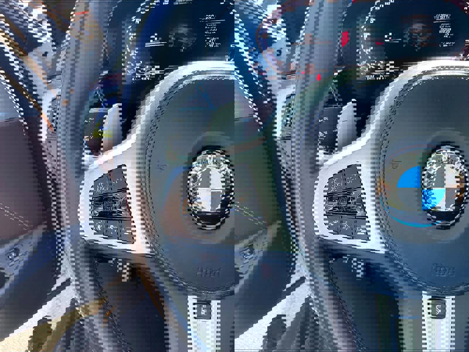 Used 2020 BMW M550i xDrive AWD/4WD image 19