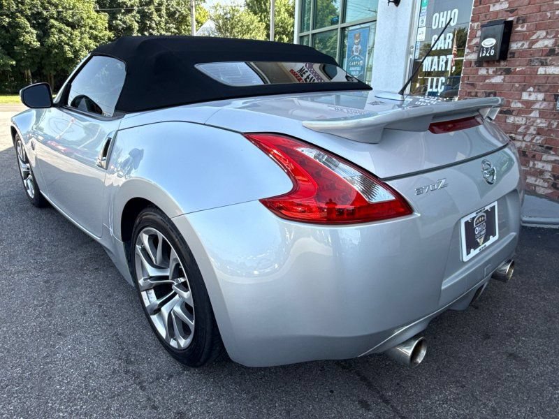 Used 2010 Nissan 370Z Touring RWD image 10