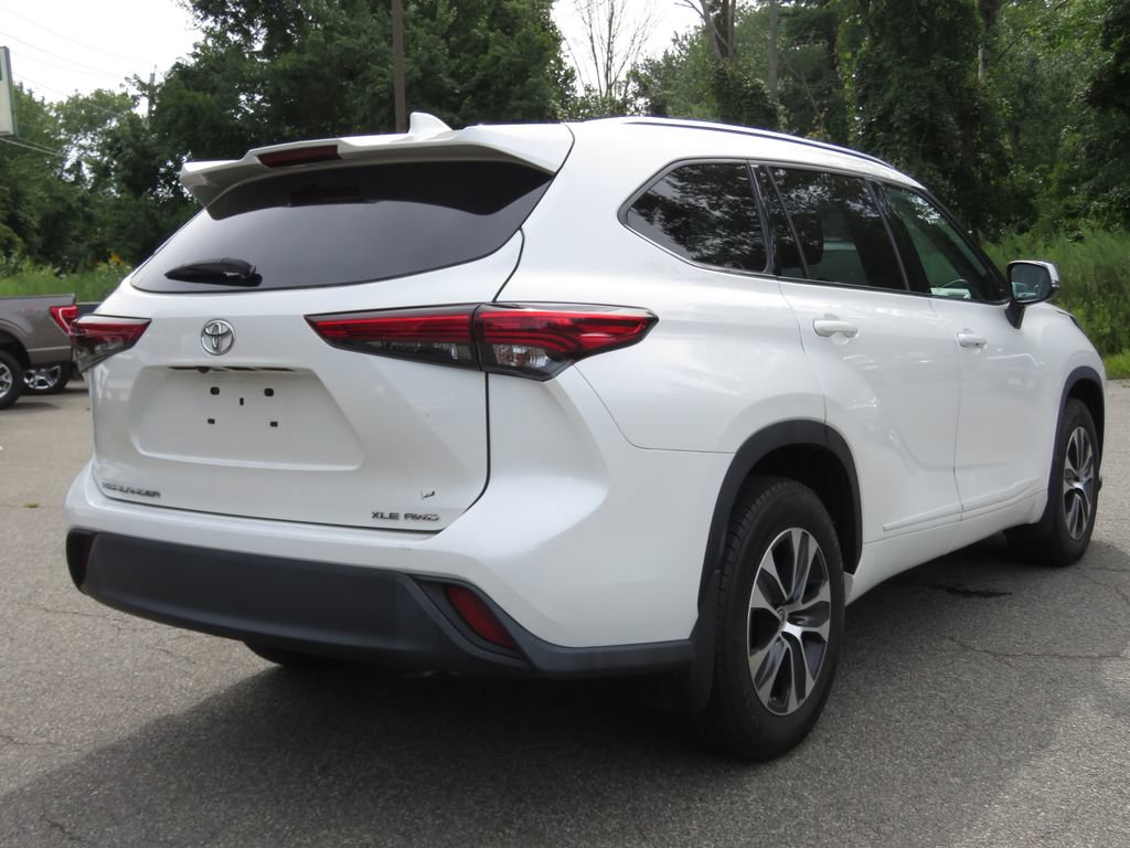 Used 2020 Toyota Highlander XLE AWD/4WD image 5