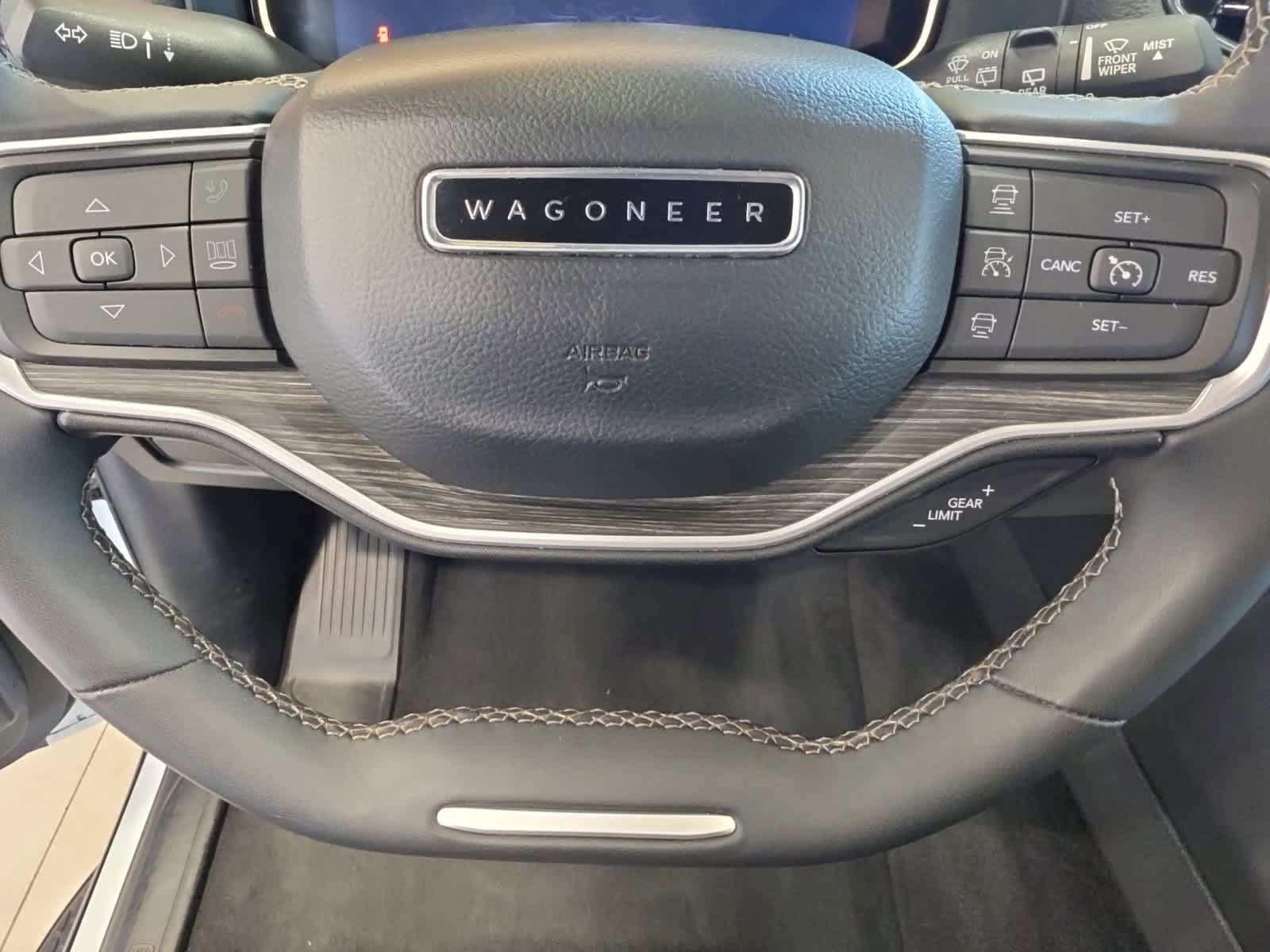 Used 2023 Jeep Wagoneer L Series II AWD/4WD image 22