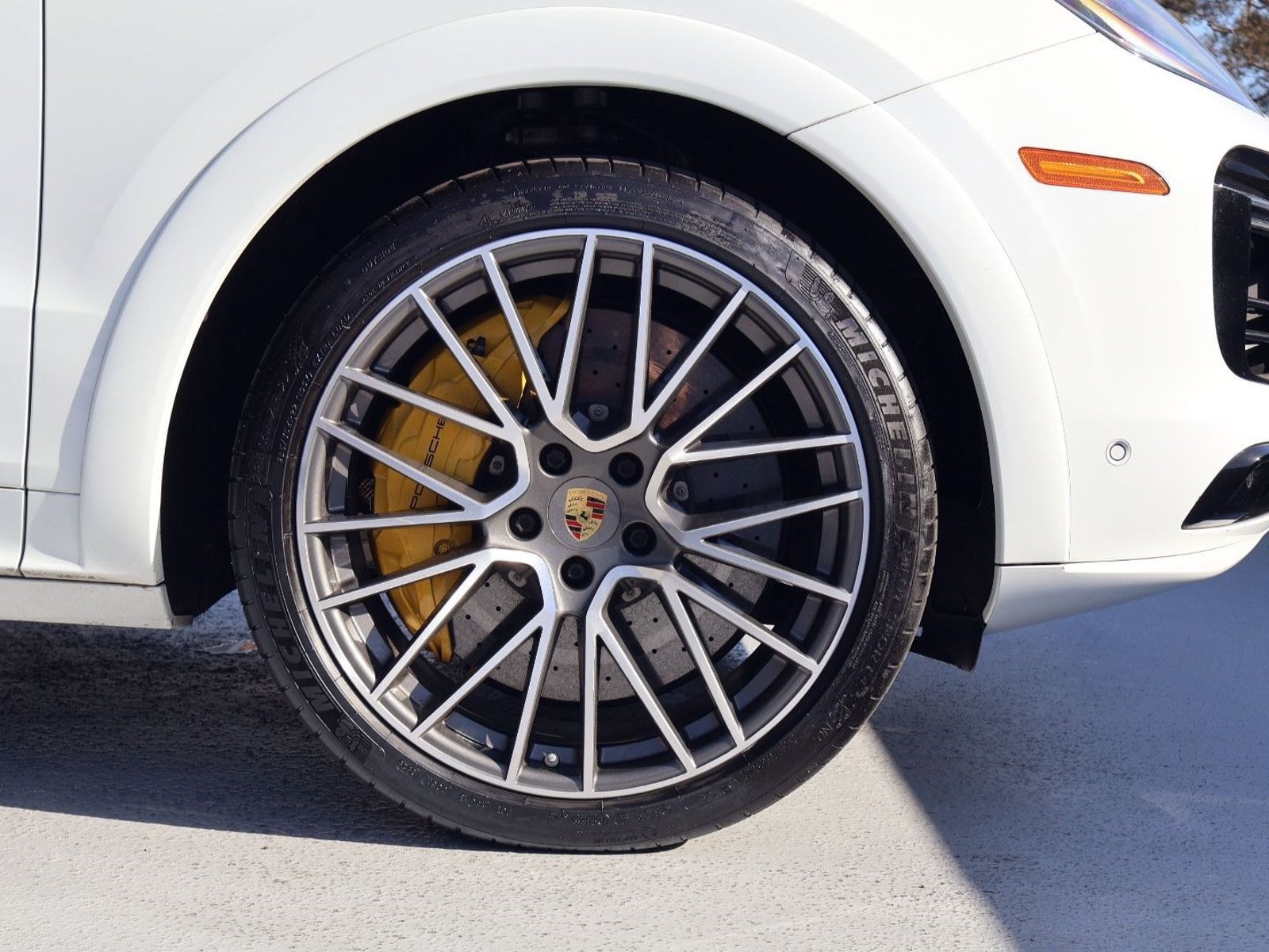 Certified 2022 Porsche Cayenne Turbo AWD/4WD image 36