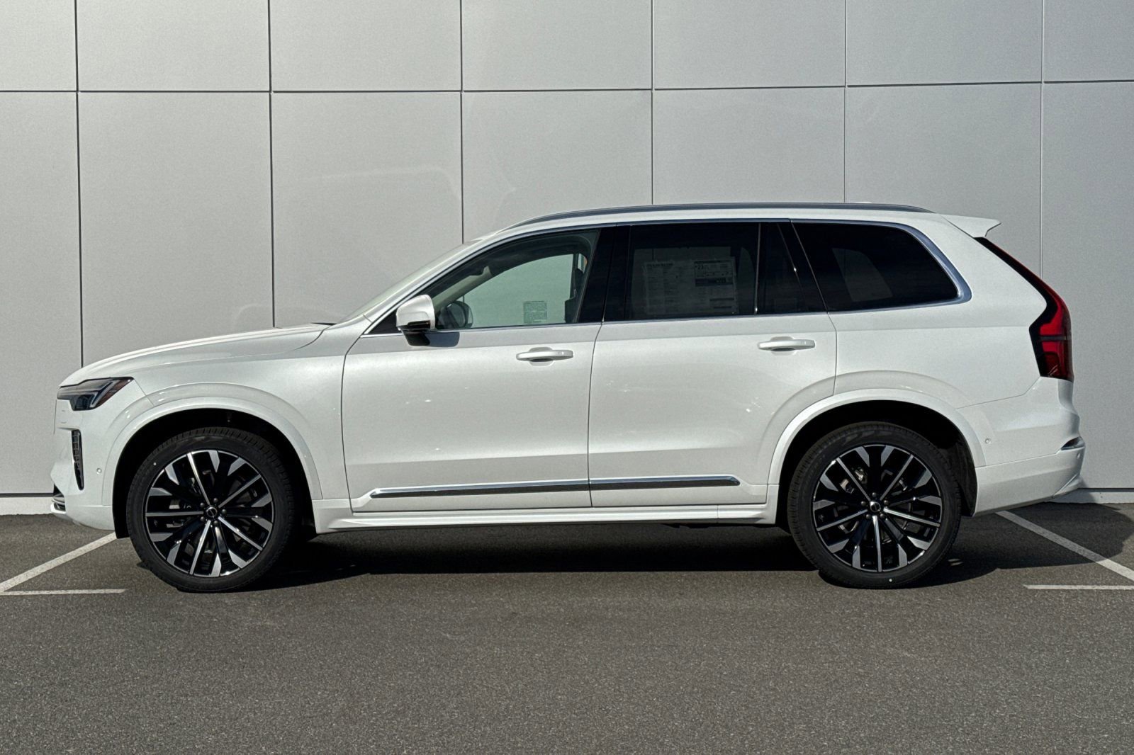 New 2026 Volvo XC90 B6 Ultra w/ Protection Package AWD/4WD image 2