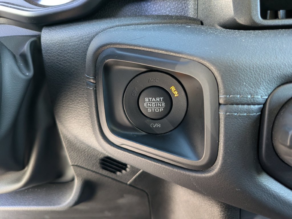 Used 2024 Jeep Gladiator Mojave w/ Technology Group AWD/4WD image 31