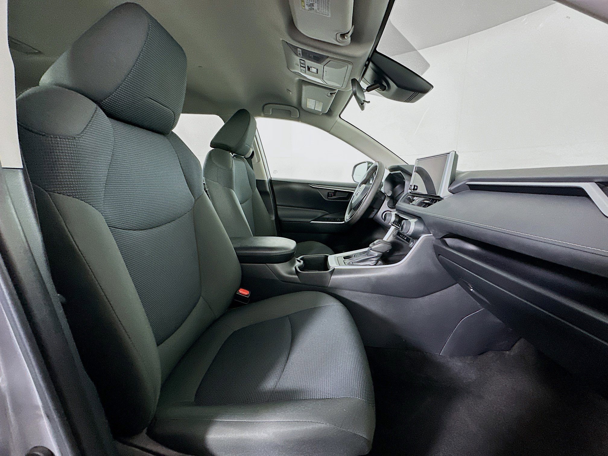 Used 2024 Toyota RAV4 LE image 29