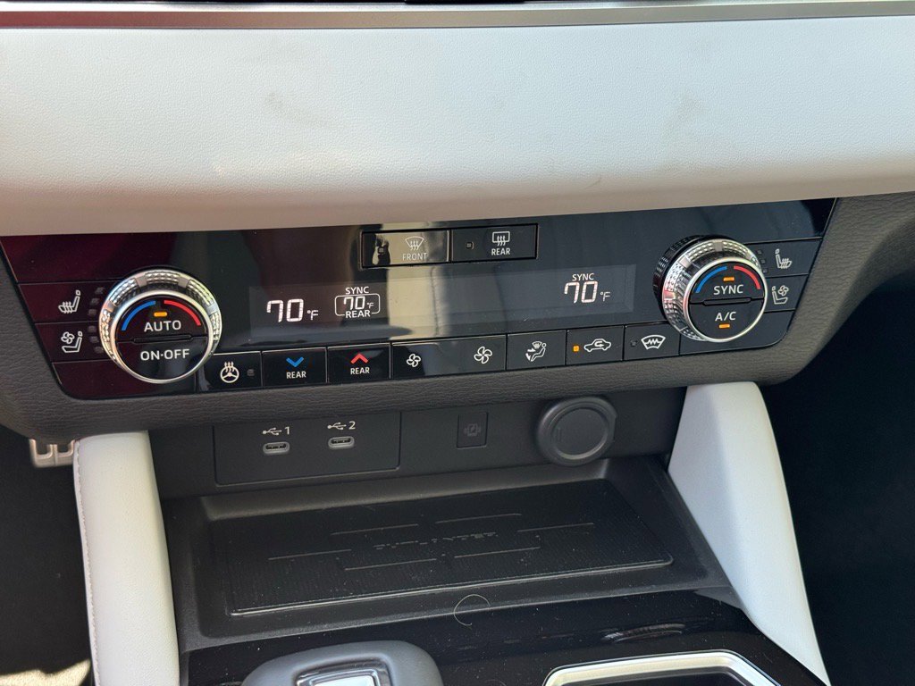 Used 2025 Mitsubishi Outlander AWD image 34