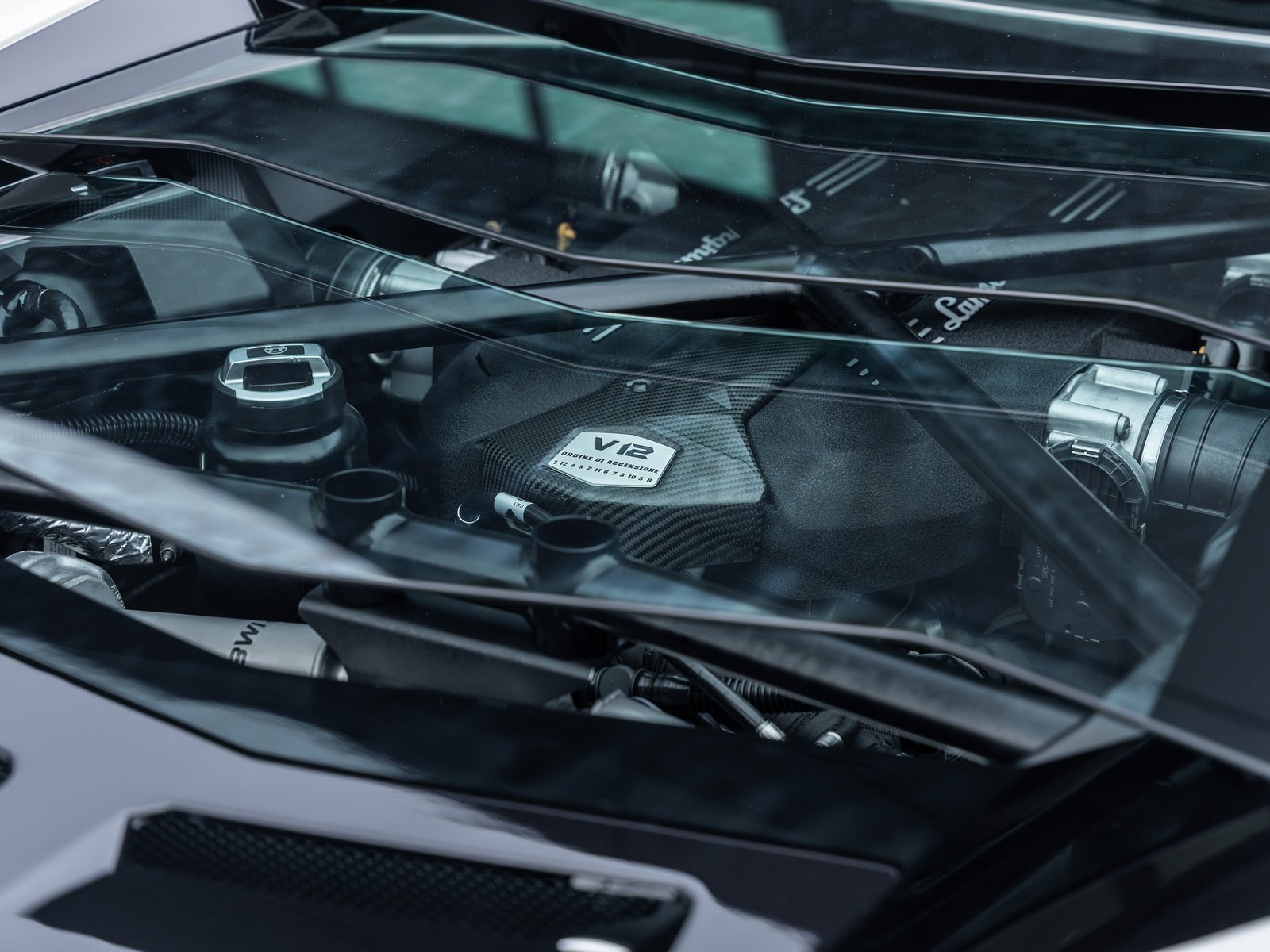 Used 2018 Lamborghini Aventador S image 25