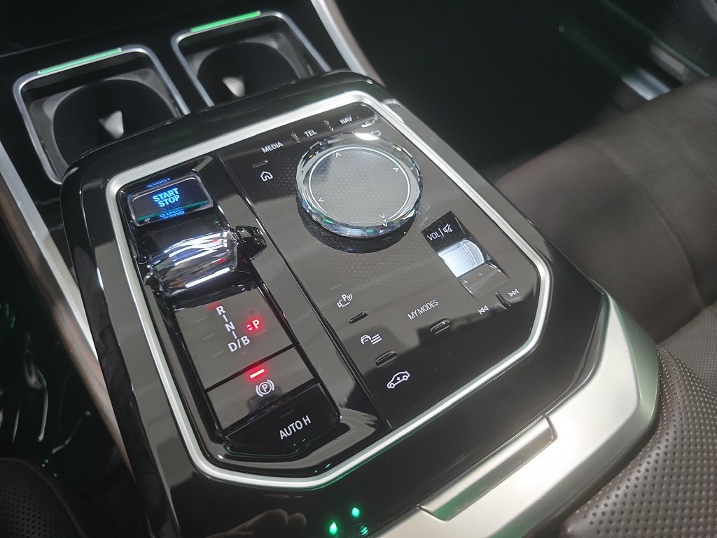 Certified 2023 BMW i7 xDrive60 AWD/4WD image 16