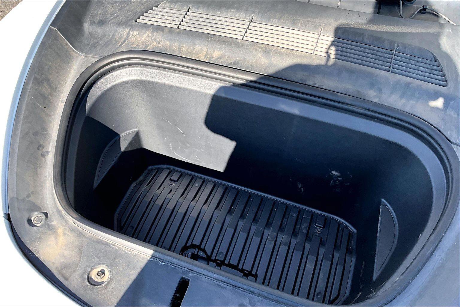 Used 2022 Tesla Model Y Long Range image 30