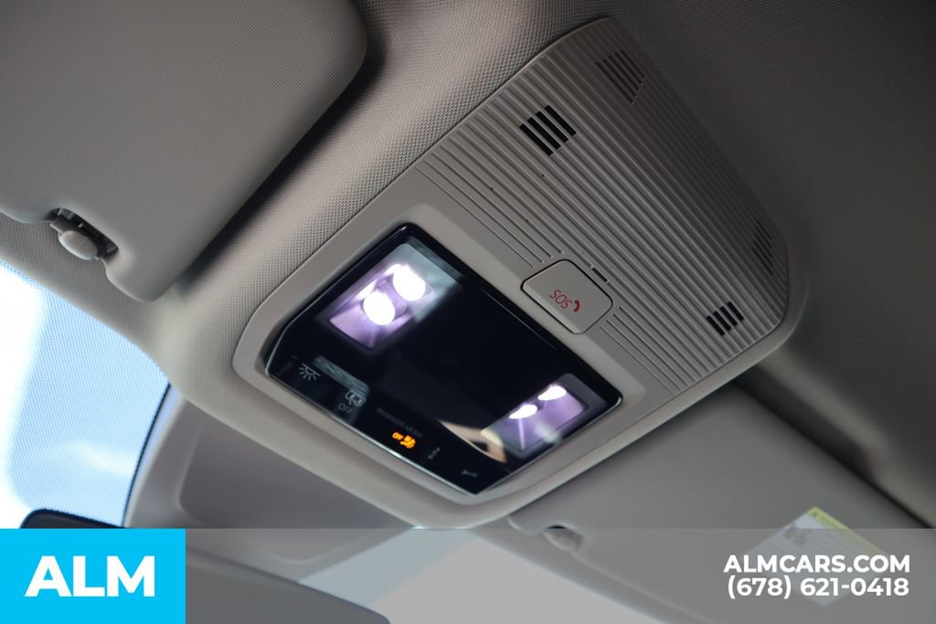 Used 2025 Volkswagen Atlas SE image 38