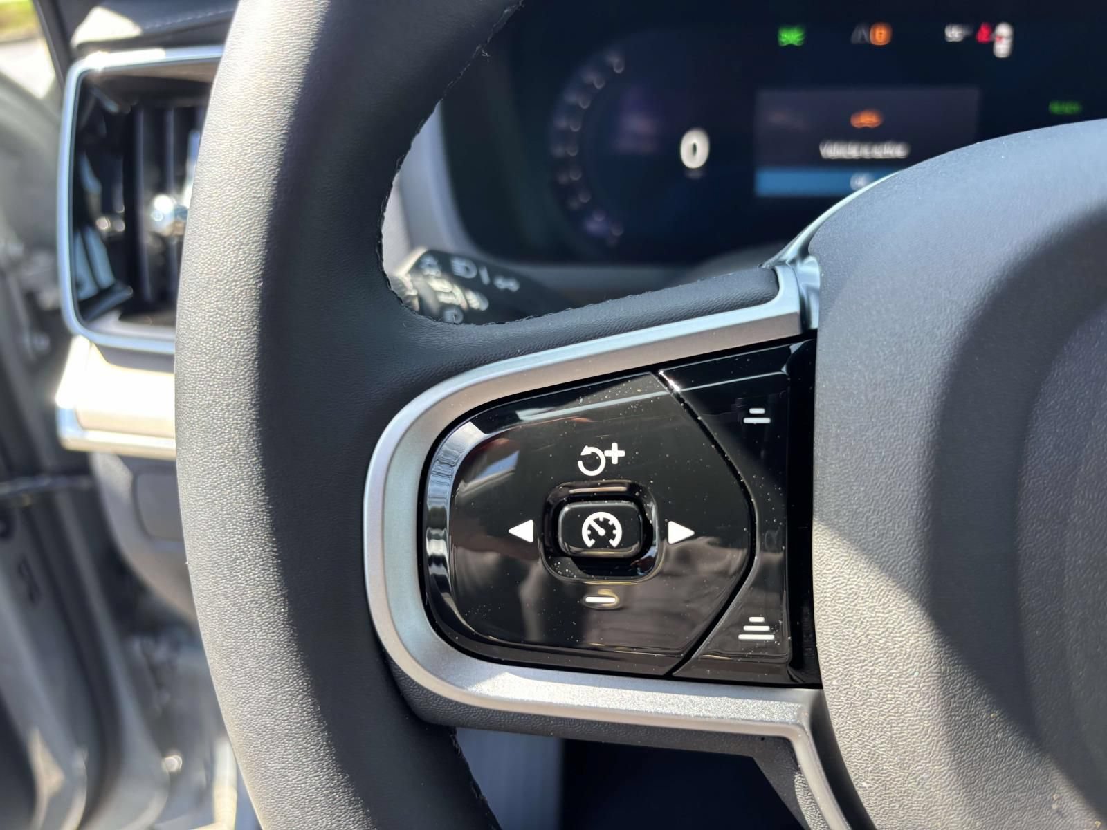 New 2026 Volvo XC90 T8 Plus w/ Protection Package Premier AWD/4WD image 18