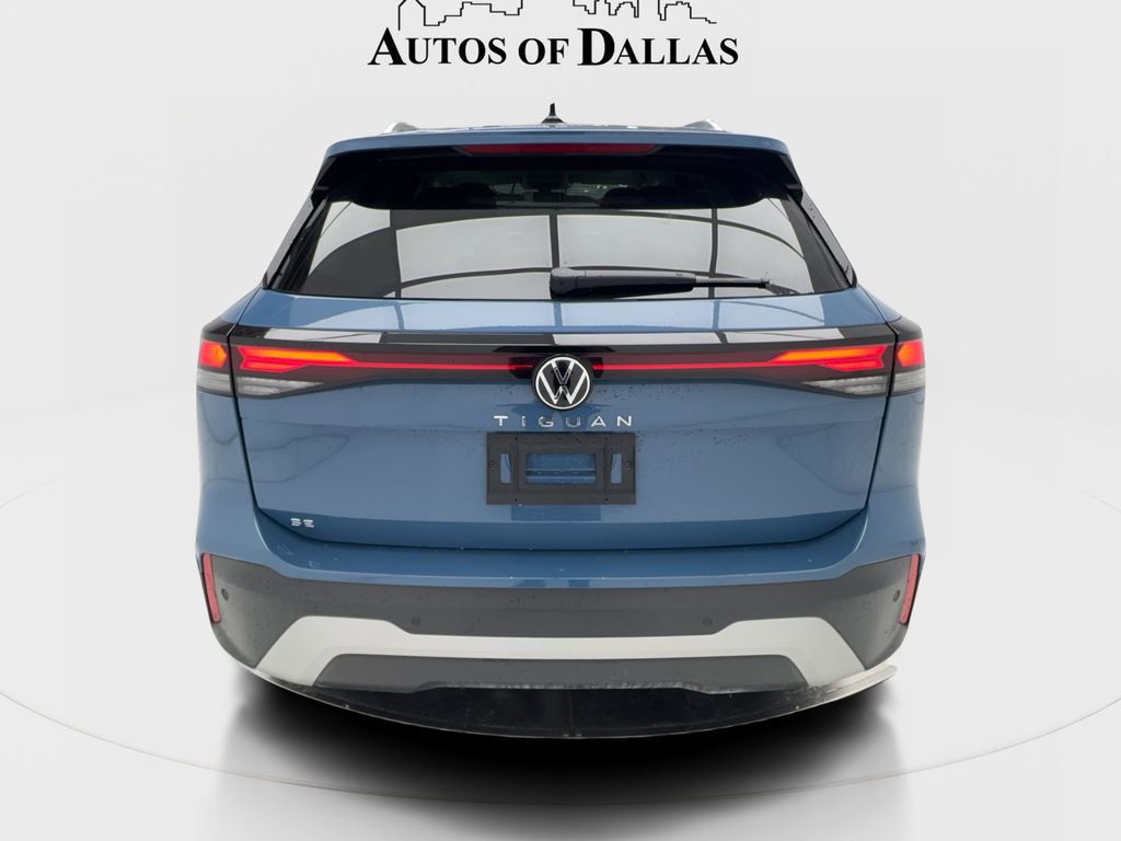 Used 2025 Volkswagen Tiguan SE w/ Panoramic Sunroof Package FWD image 9