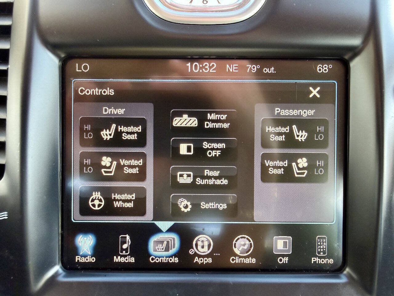 Used 2016 Chrysler 300 C AWD/4WD image 41