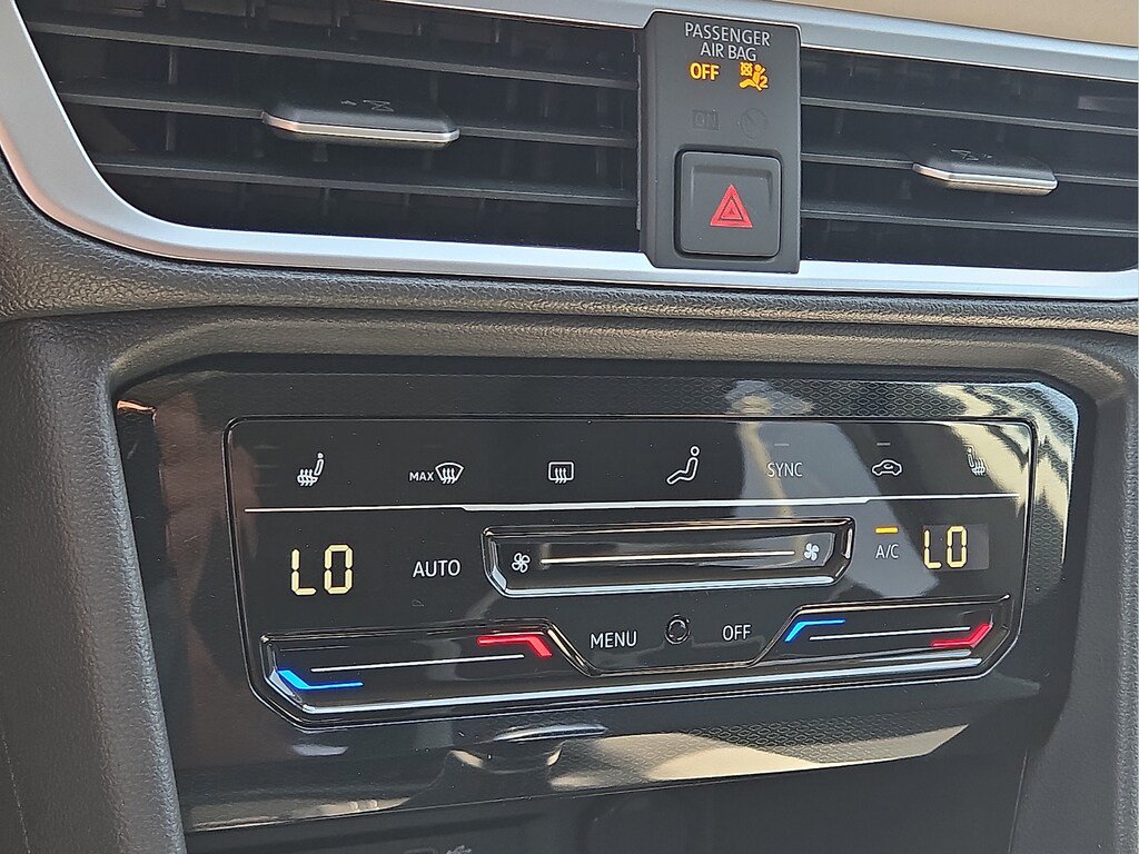 New 2026 Volkswagen Taos SE FWD image 20